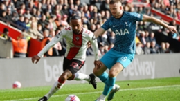 Theo Walcott and Eric Dier do battle during Southampton's dramatic draw with Spurs