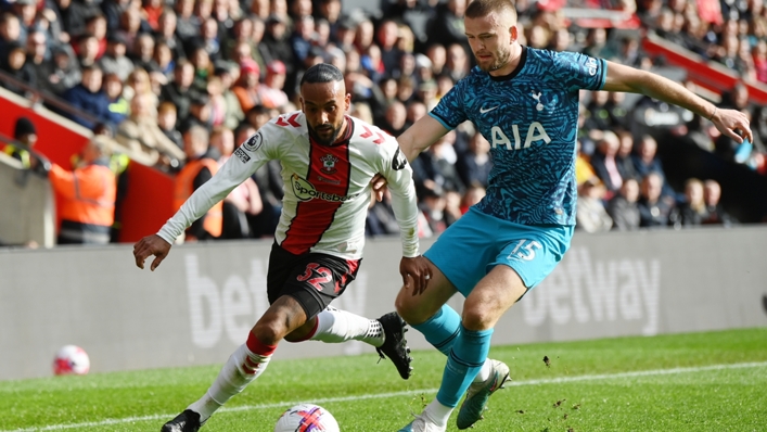 Theo Walcott and Eric Dier do battle during Southampton's dramatic draw with Spurs