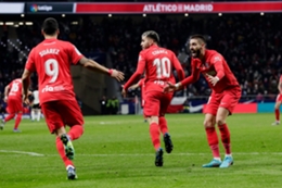 Atletico Madrid players celebrate against Valencia