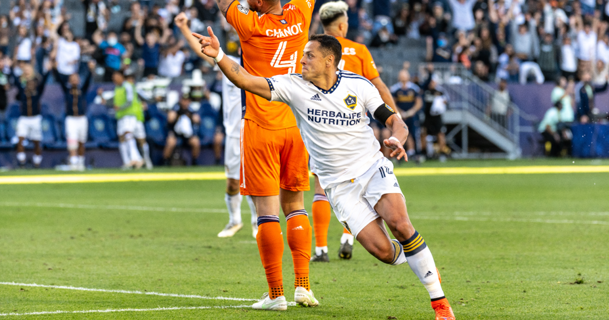 Chicharito's late strike lifts LA Galaxy past defending champs