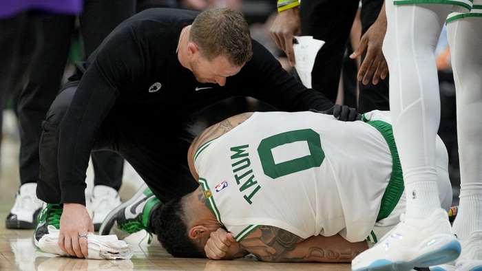 Tatum injured but Celtics extend win streak
