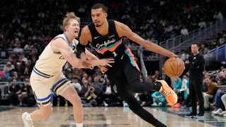 NBA: Castle has triple-double in Spurs' eighth straight win