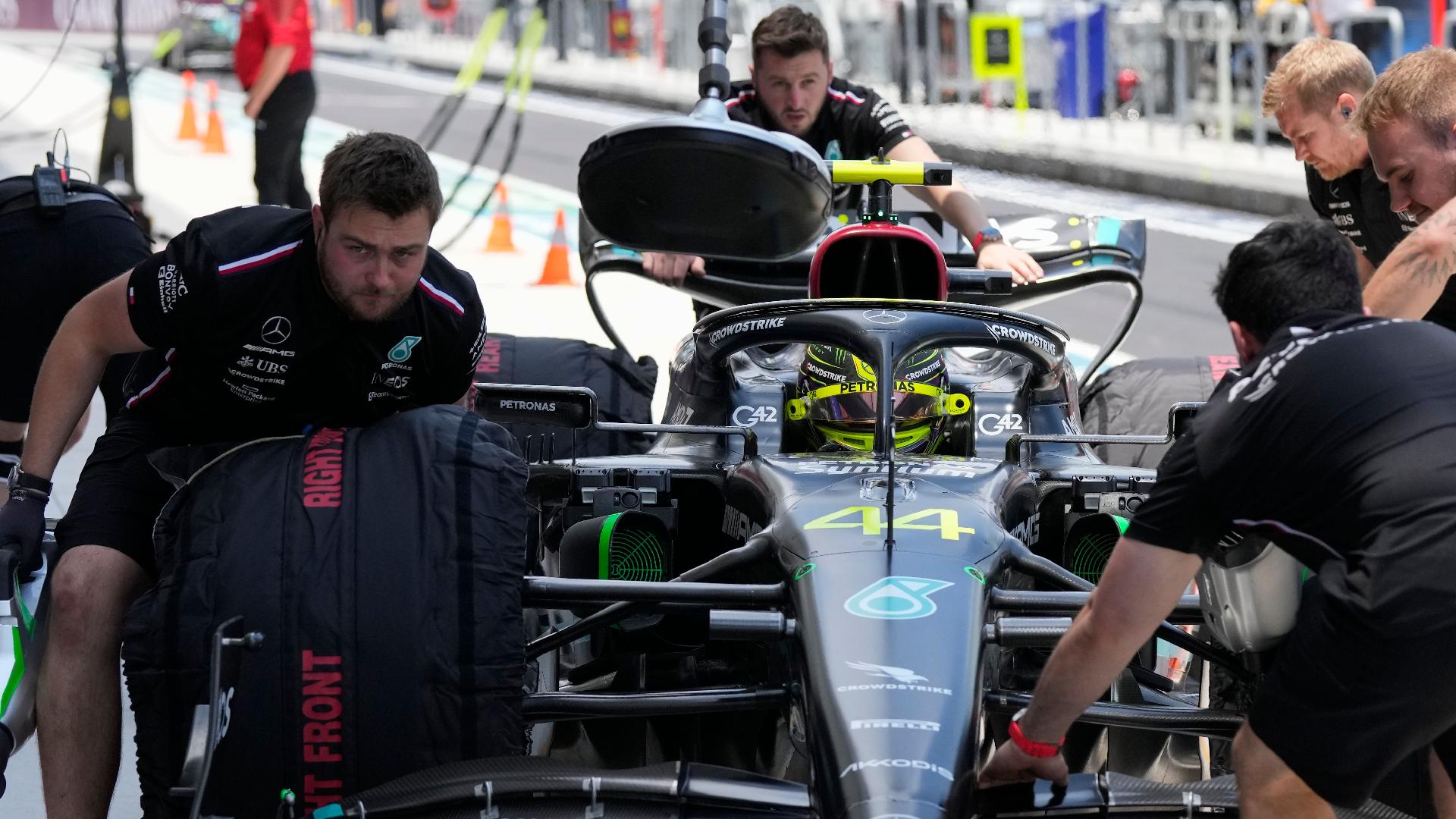 梅赛德斯车手汉密尔顿在迈阿密大奖赛上排名第13位佩雷斯获得杆位