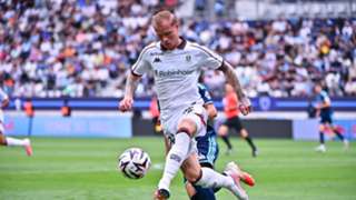 Bard made 'easy choice' to join 'historic' Leeds