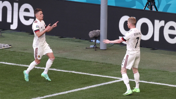 Thorgan Hazard celebrates with Kevin De Bruyne after his equaliser