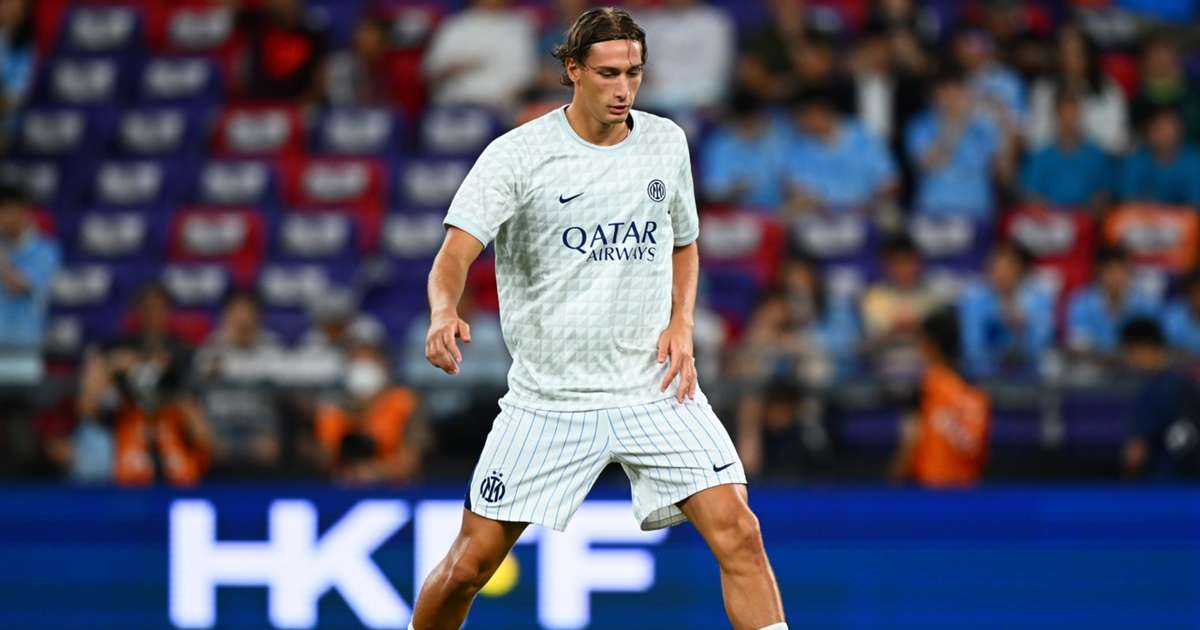 Francesco Pio Esposito in action for Inter