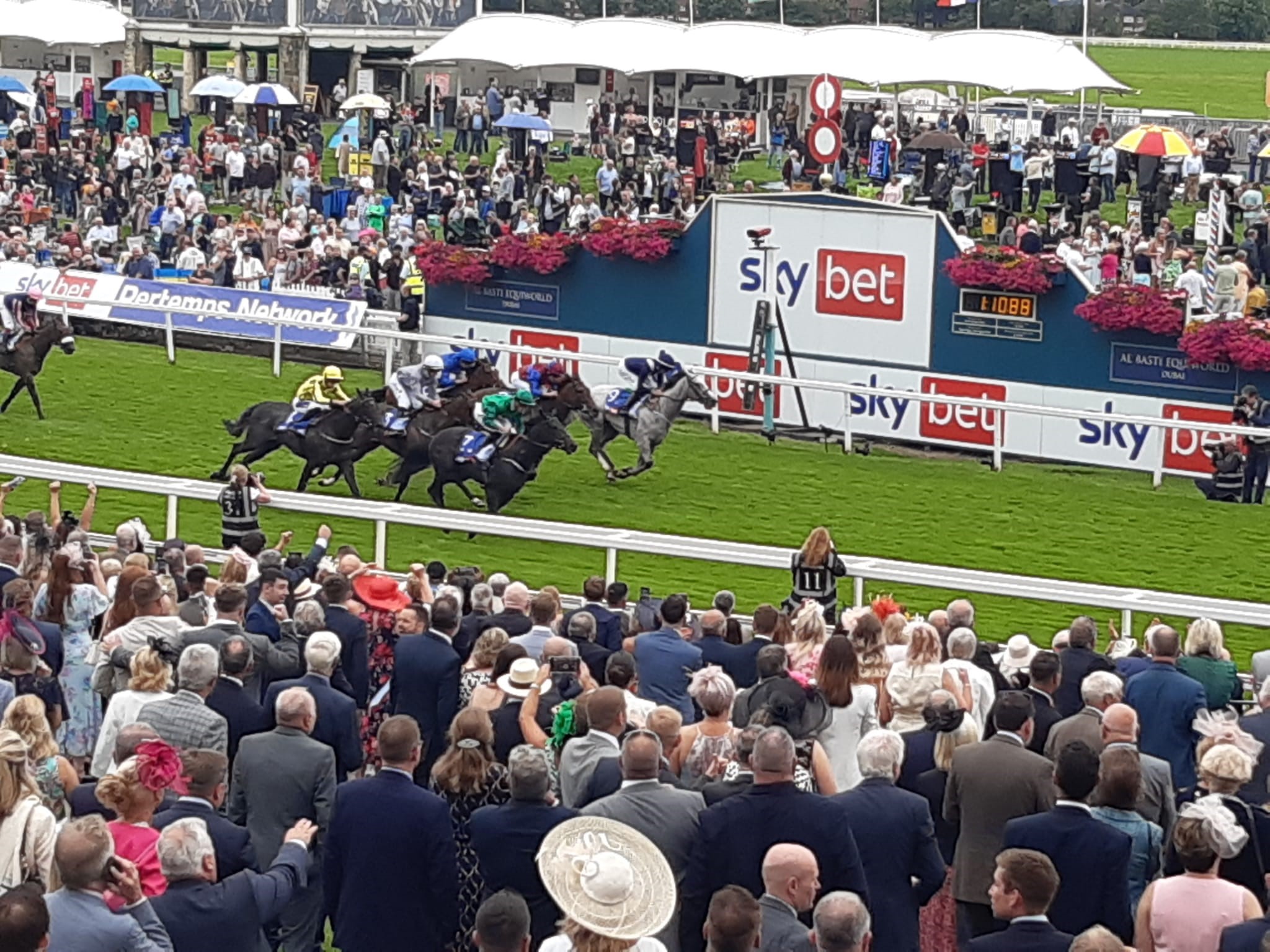 Relief Rally winning the Lowther Stakes at York