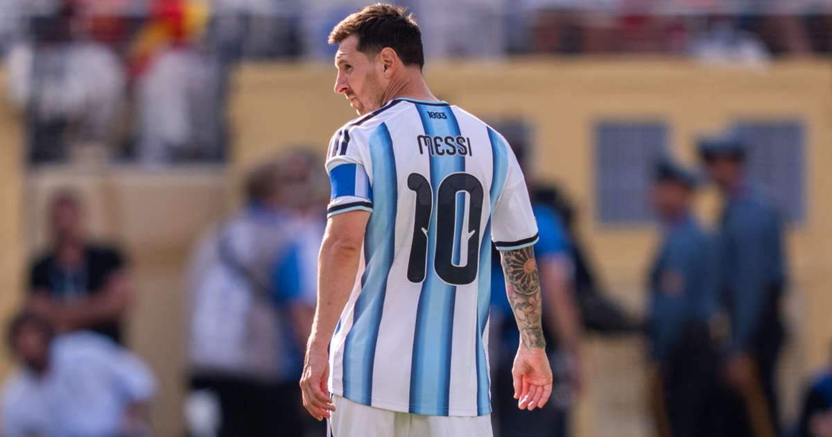 Scaloni confirms Messi's No 10 will live on: successor decision waits until farewell game