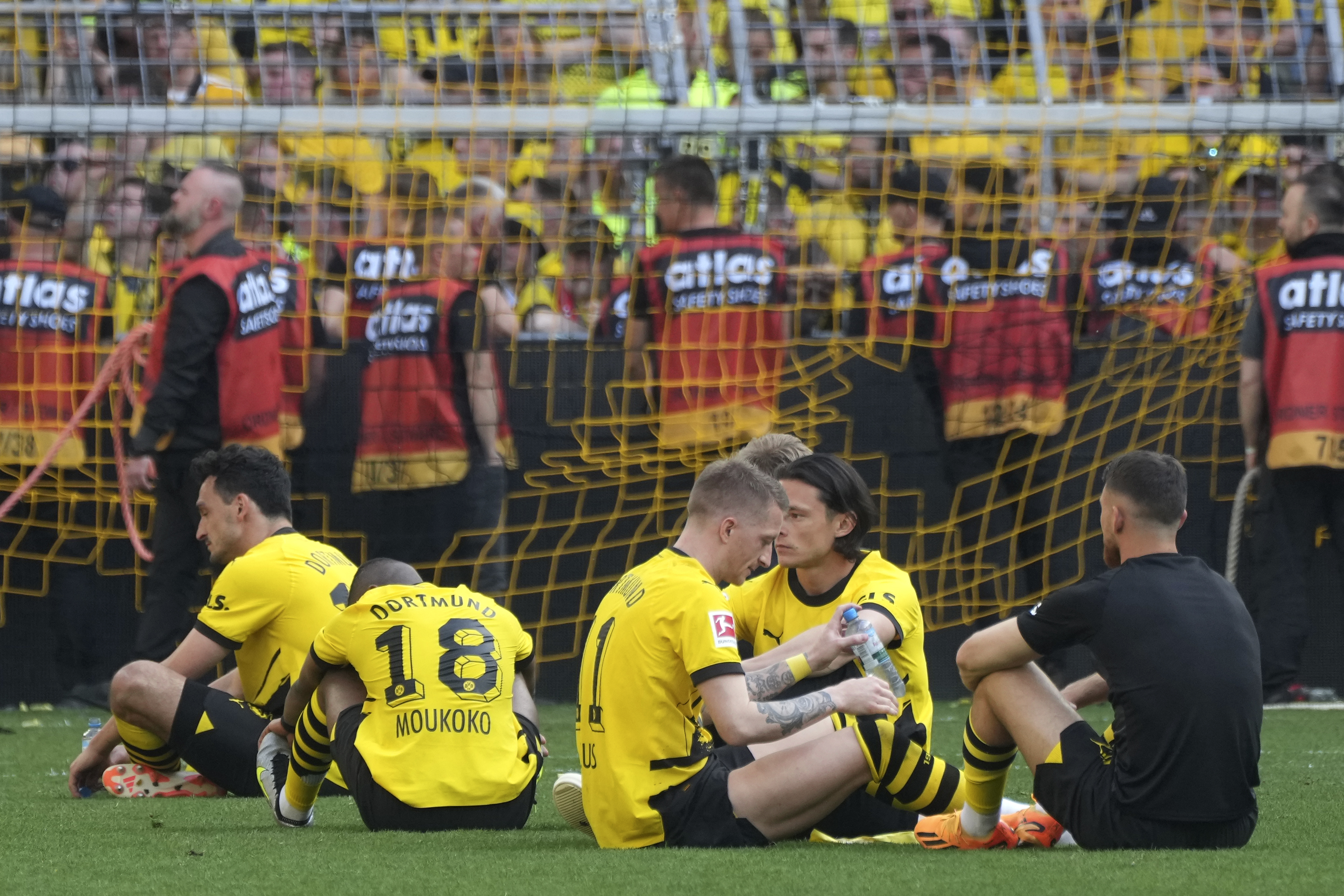 Dortmund’s players sit on the pitch after missing out on the title