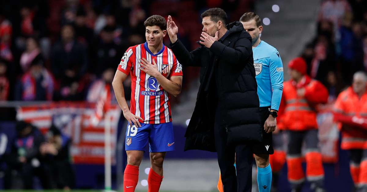 El Atleti quiere construir su proyecto alrededor de Álvarez, un talento 'top 5', insiste Simeone