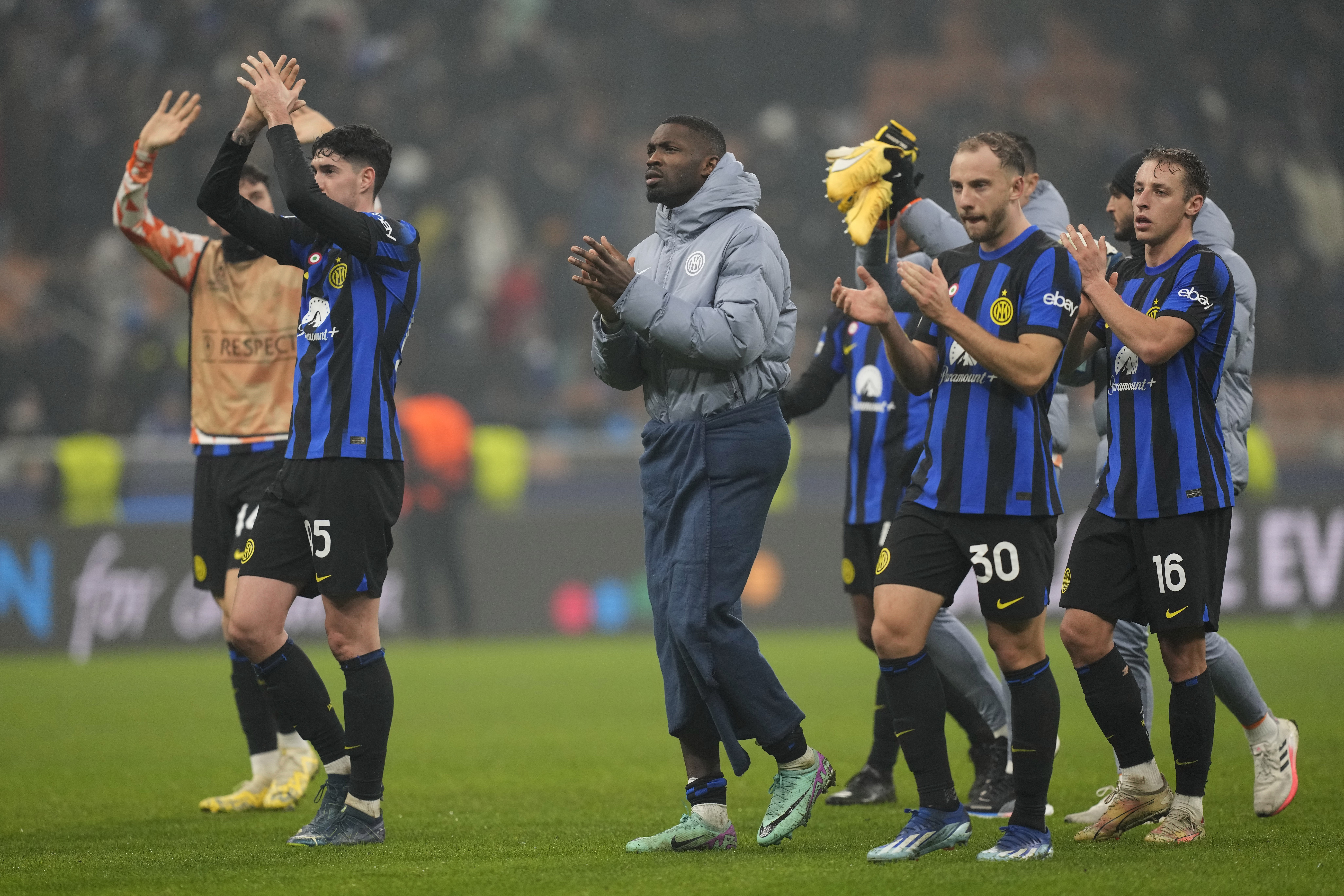 Inter Milan players applaud their fans