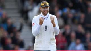 England thrash Pakistan as Root makes winning return as captain