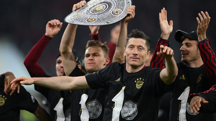 Robert Lewandowski celebrates winning another title