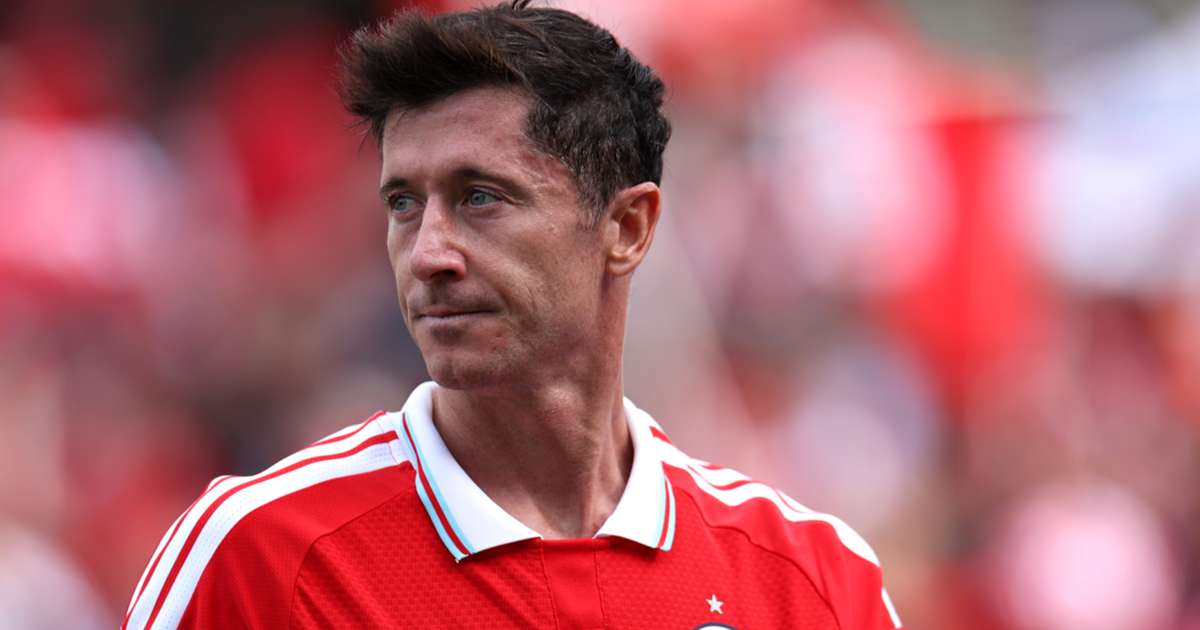 Robert Lewandowski in Chicago Fire kit