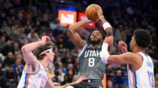 NBA: Thunder roll over Jazz for 15th straight victory