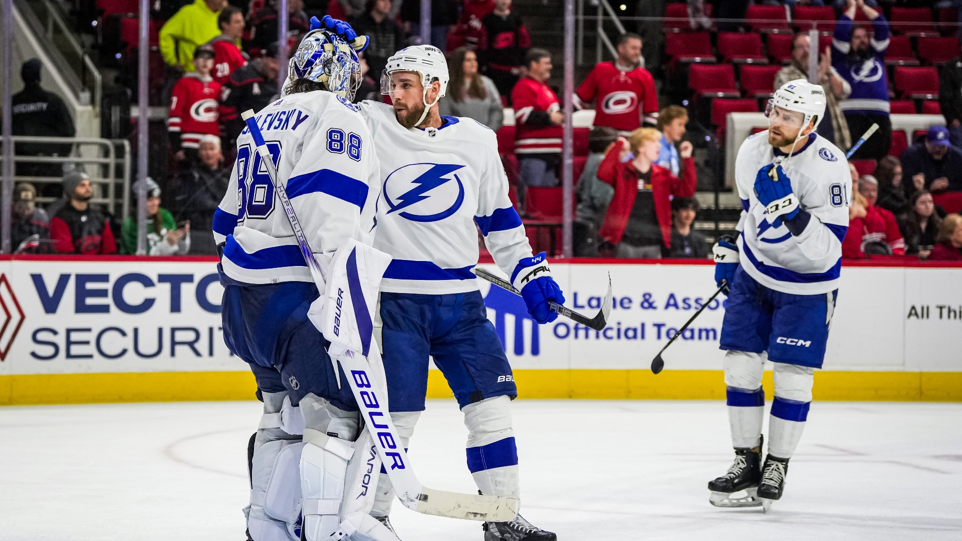 NHL: Lightning score 8 in Vasilevskiy's season debut