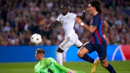 Sadio Mane scores the opener for FC Bayern against Barcelona in the Champions League