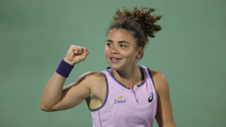 Paolini overcomes rain delay to kickstart Dubai title defence