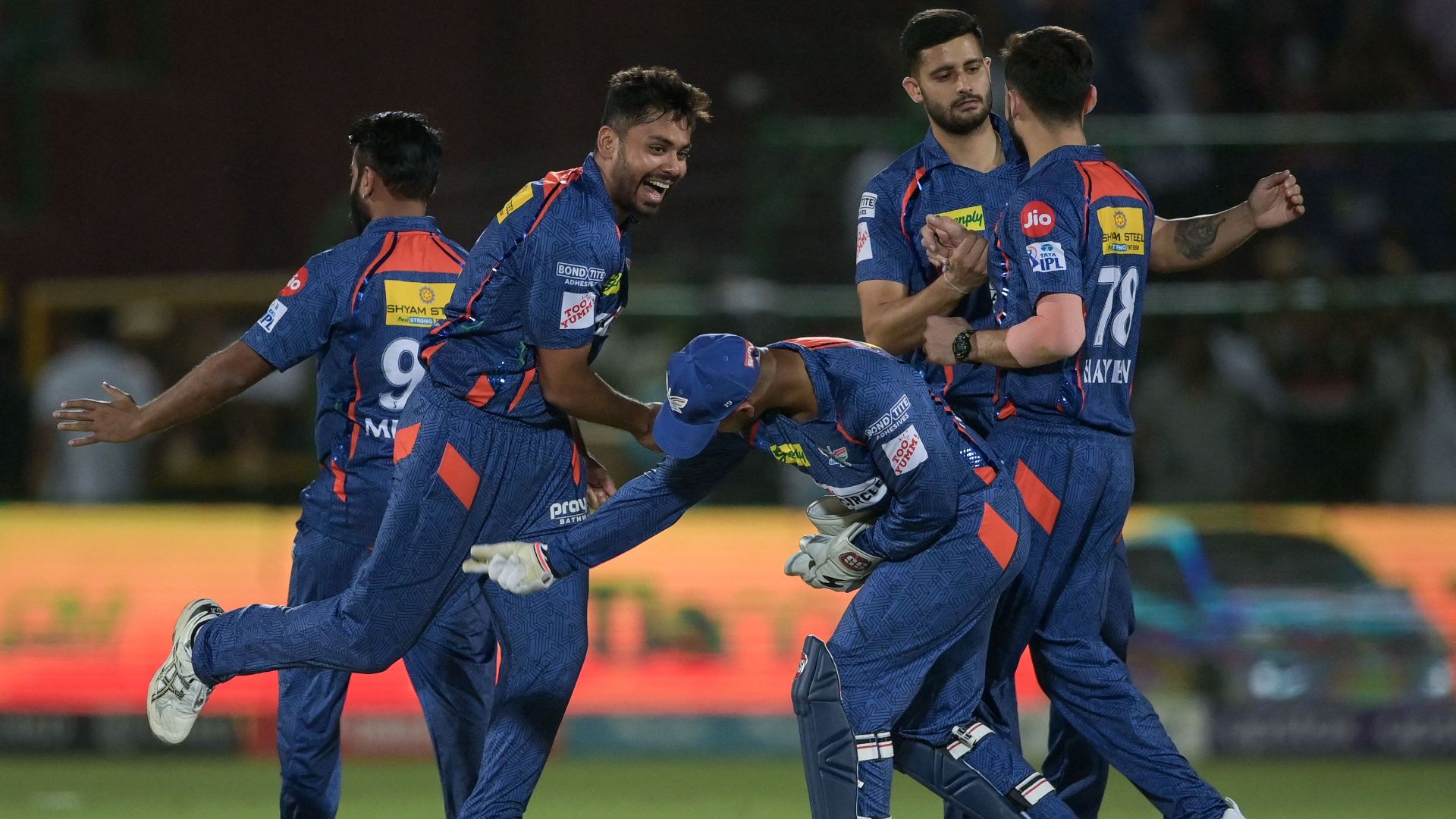 Super Giants' incredible defence paves way for victory over IPL leaders Royals