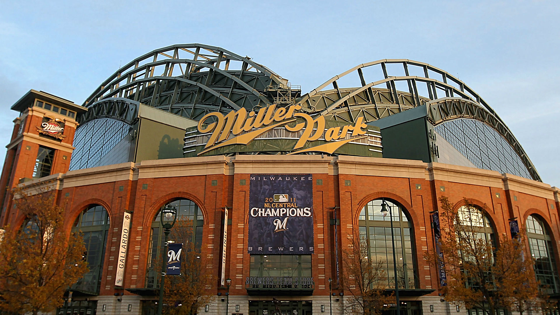 Brewers give Miller Park a South Florida makeover for Marlins ...