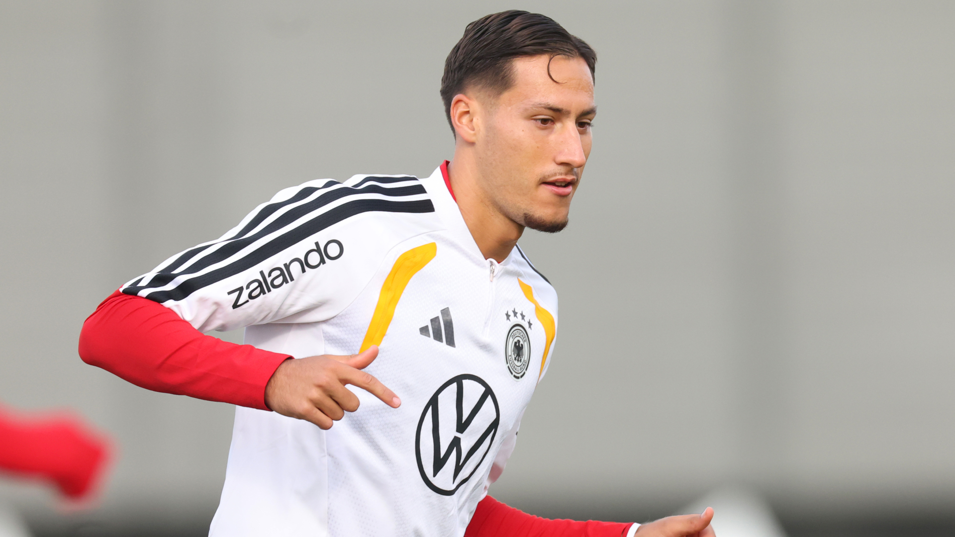 With the influence of the Jürgen Klap, Eunice Abbottalib chose Germany
