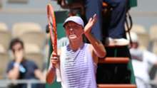 French Open: Swiatek storms into past Jones into second round