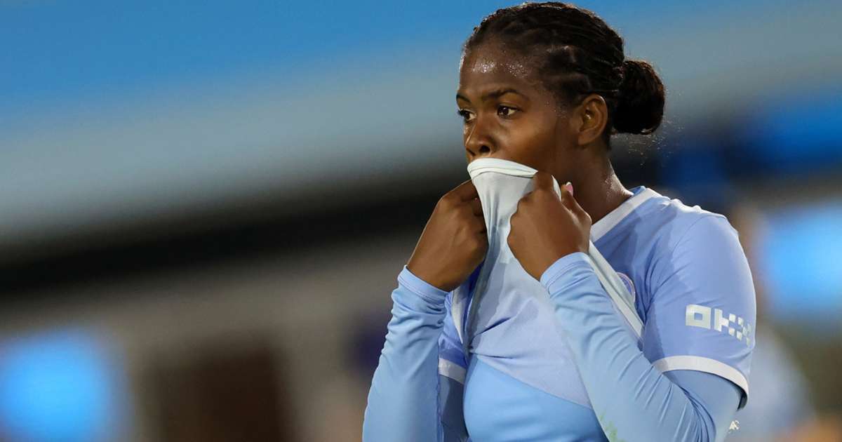 Khadija Shaw in action for Manchester City