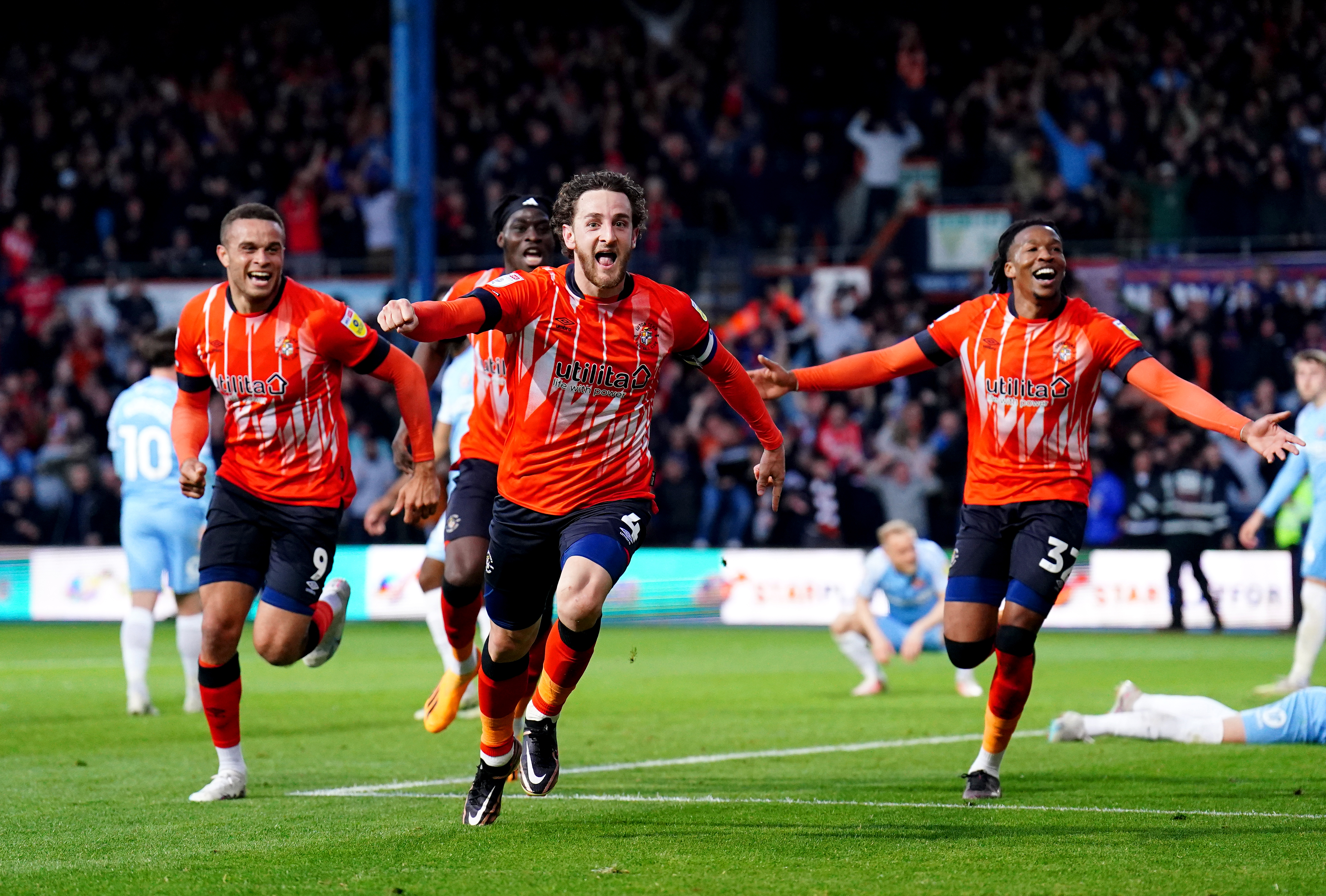 Tom Lockyer, centre, celebrates his winning goal