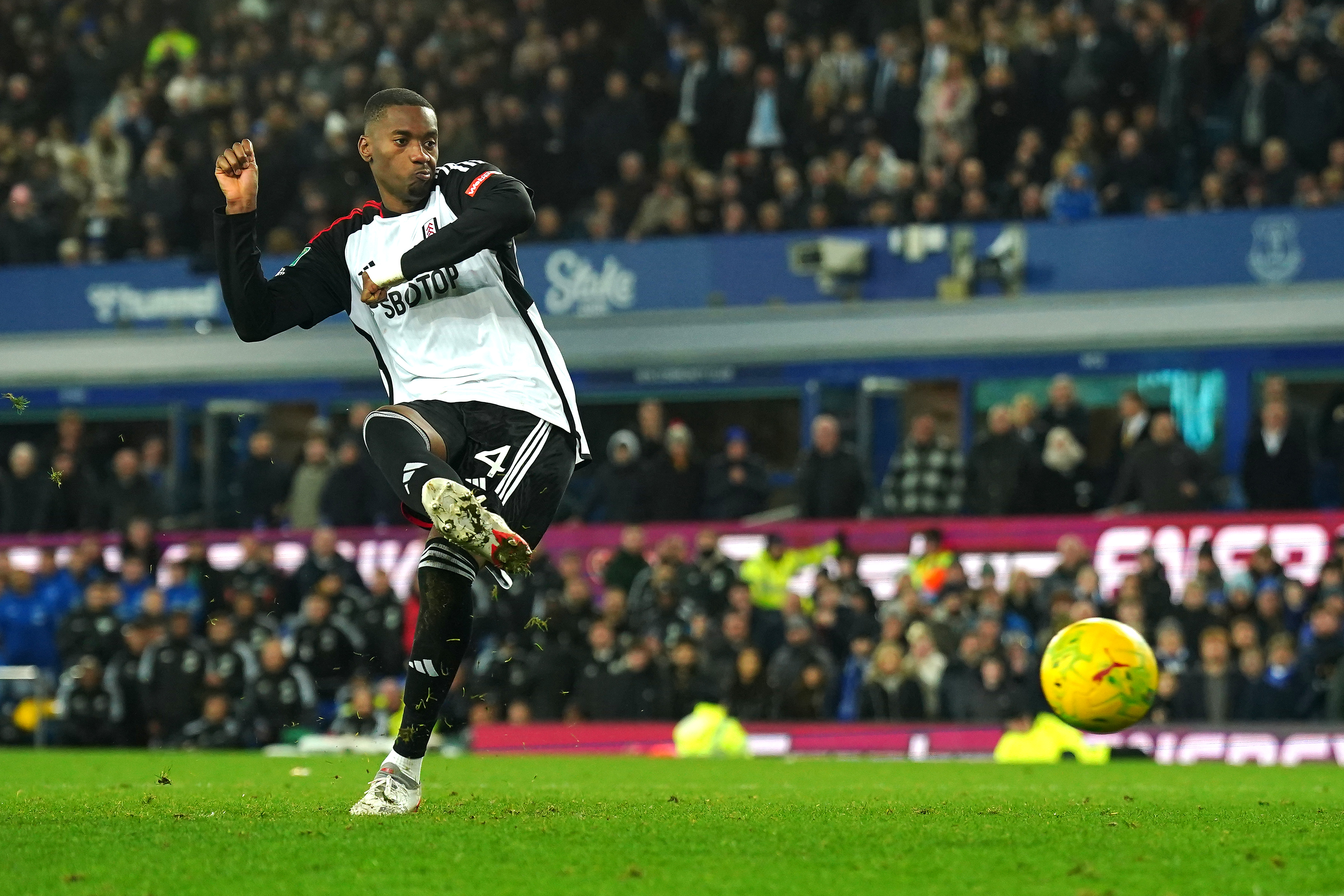 Tosin Adarabioyo scores to settle Fulham's shoot-out win over Everton