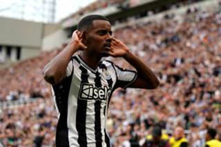 Newcastle start Premier League campaign with impressive win against Aston Villa