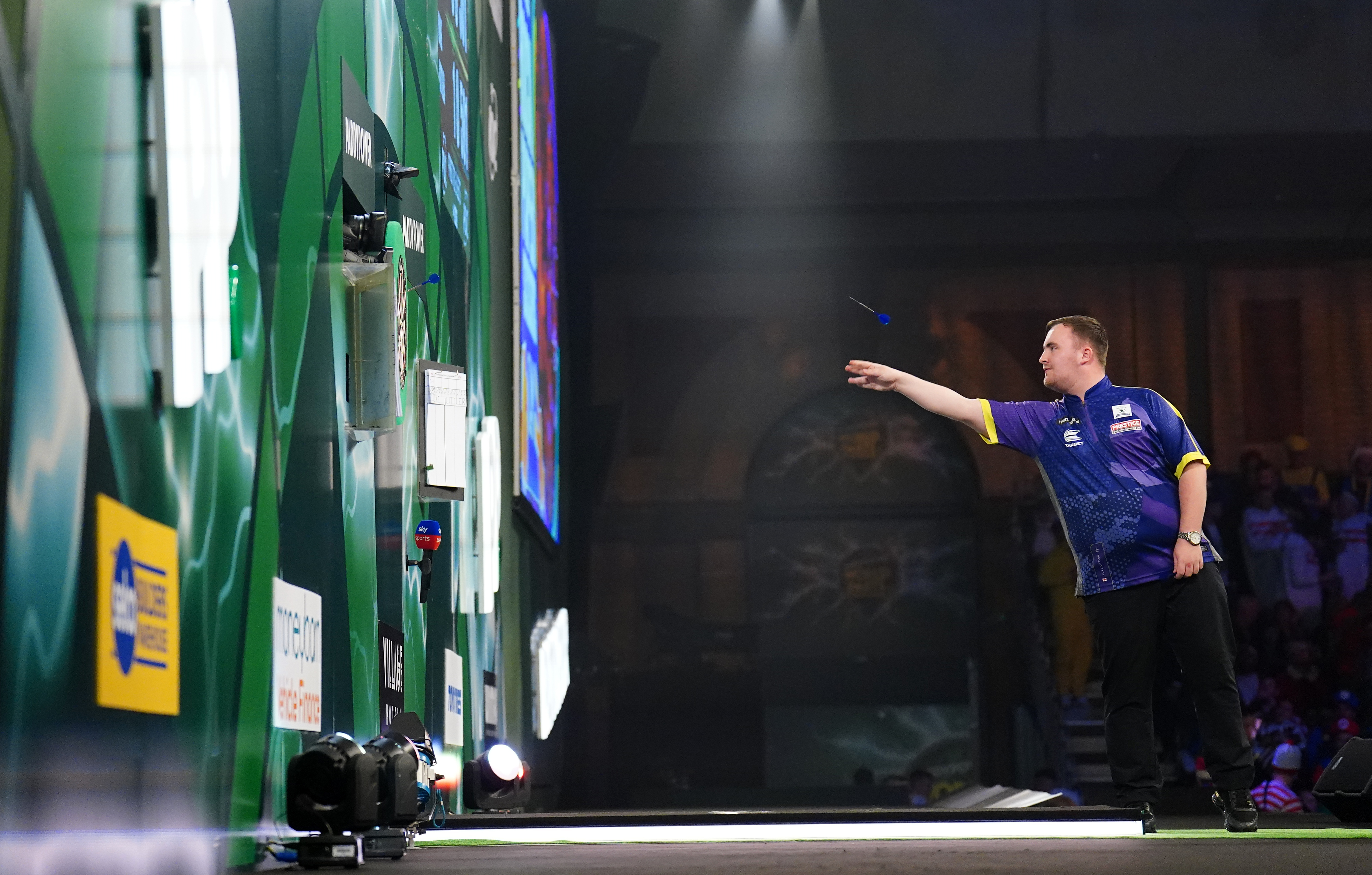 Luke Littler in action against Andrew Gilding