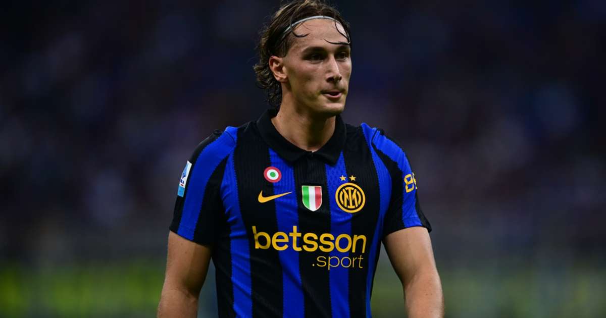 Francesco Pio Esposito in action for Inter