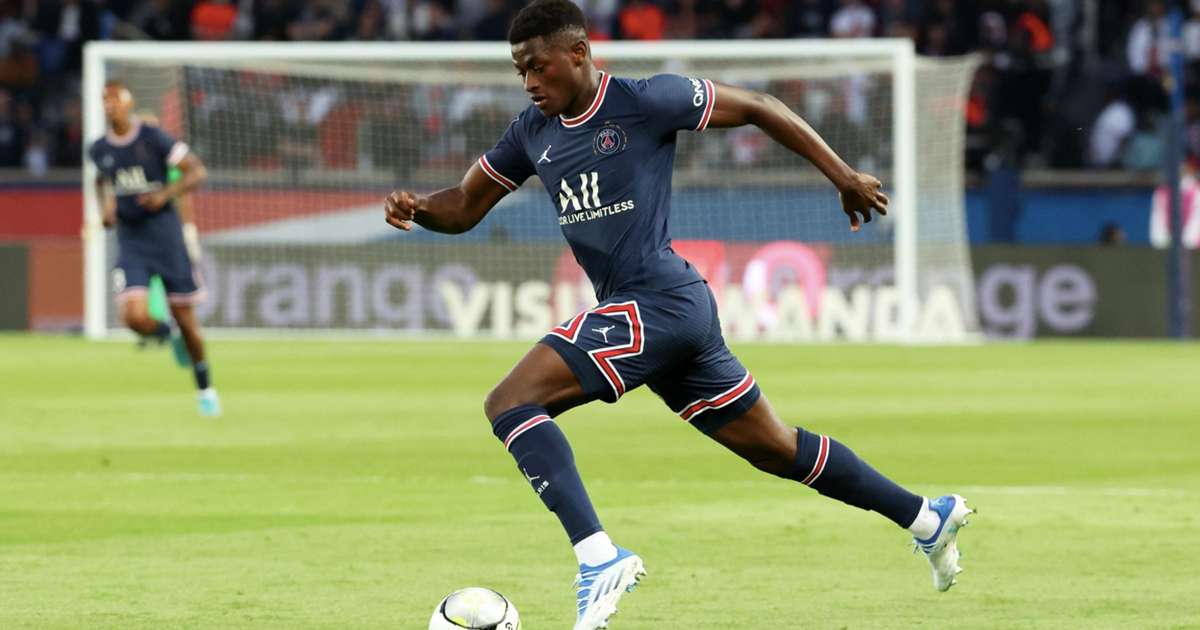 PSG complete permanent signing of on-loan left-back Mendes