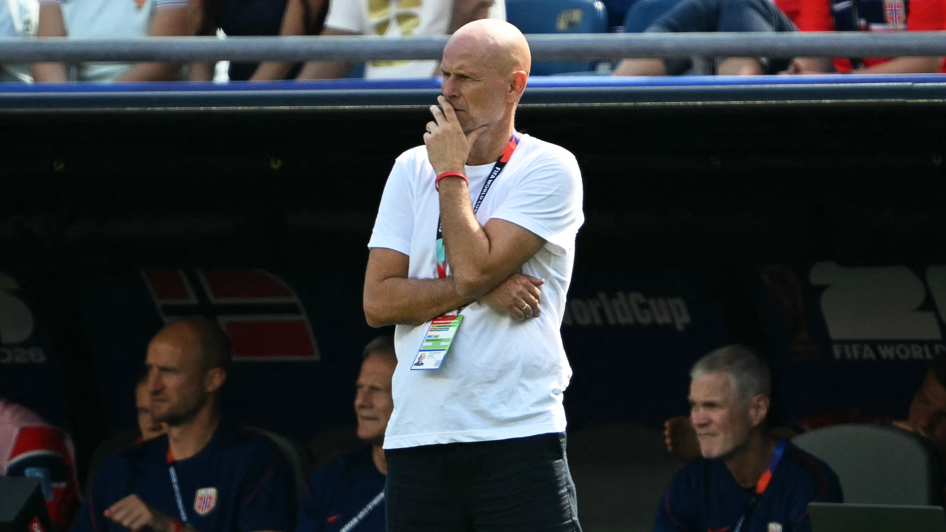 Solbakken verdedigt keuze om Haaland en Ødegaard te sparen bij zware nederlaag Noorwegen tegen Frankrijk