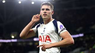 Everton 0-3 Tottenham: Van de Ven at the double in routine win