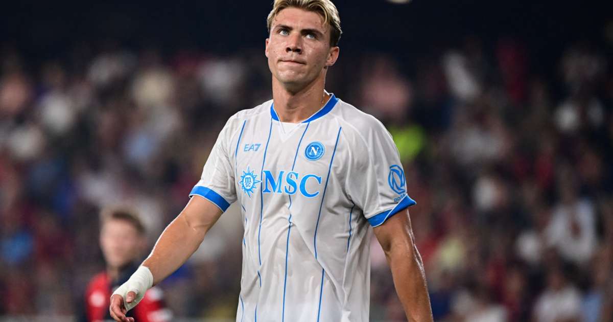 Rasmus Hojlund in action for Napoli