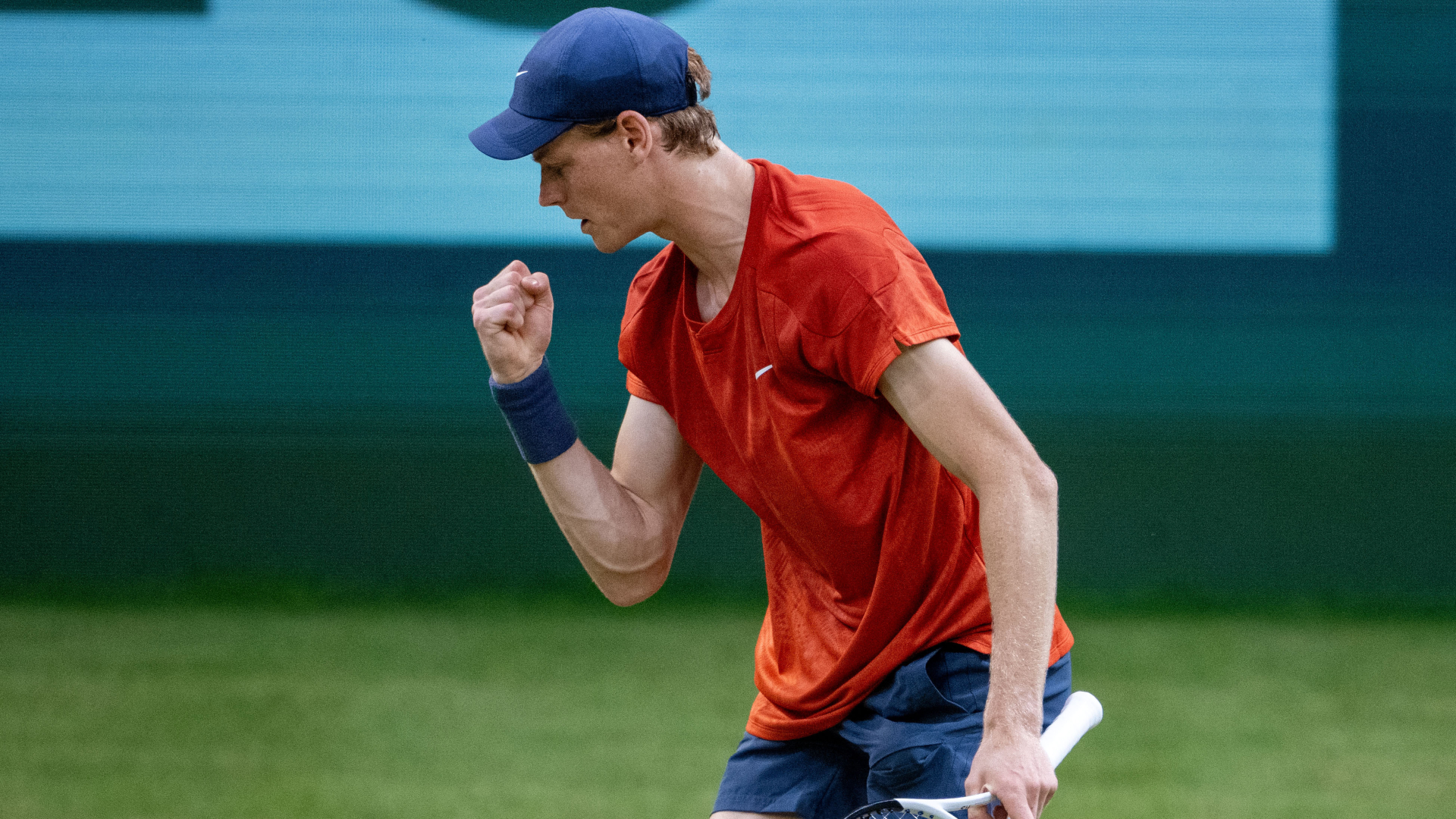 Sinner reaches maiden grass final, will face Hurkacz as Zverev crashes out