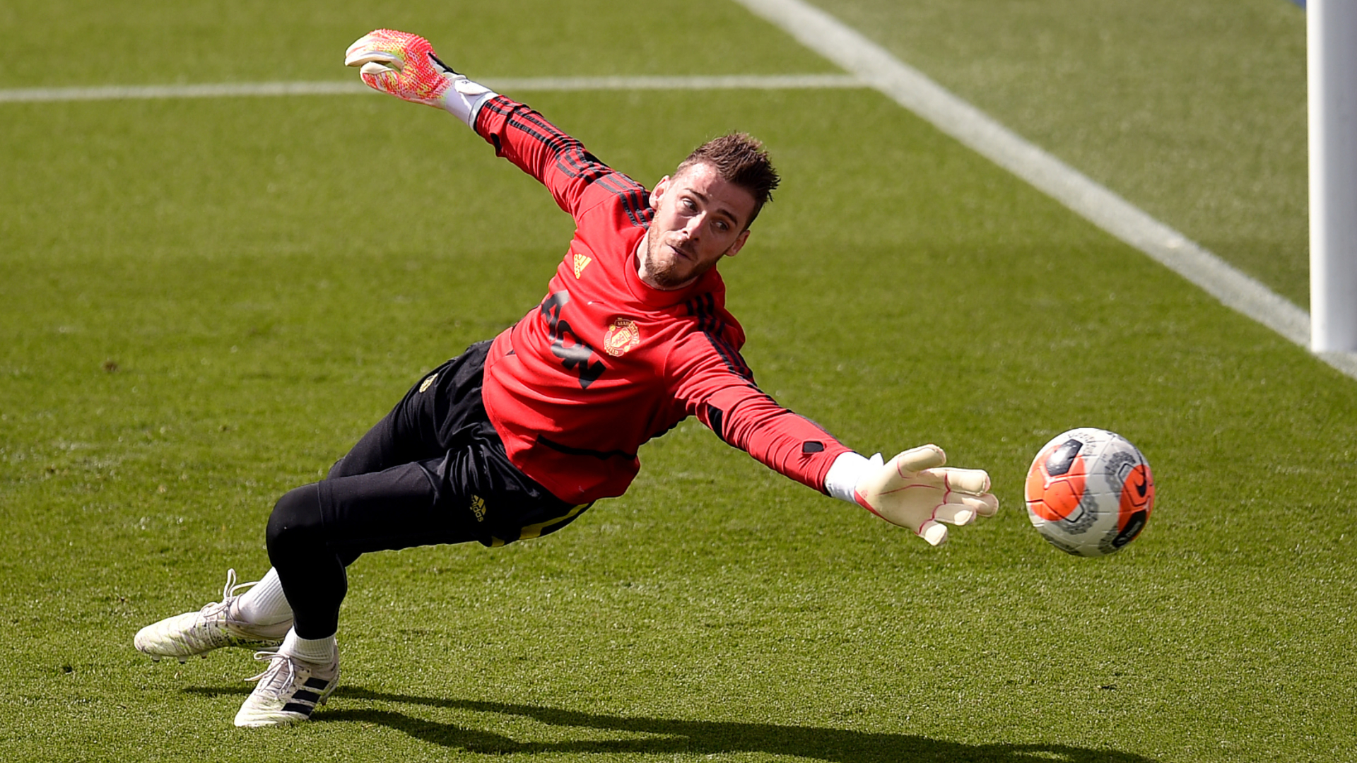 Man Utd must have serious think about De Gea future, says Bosnich