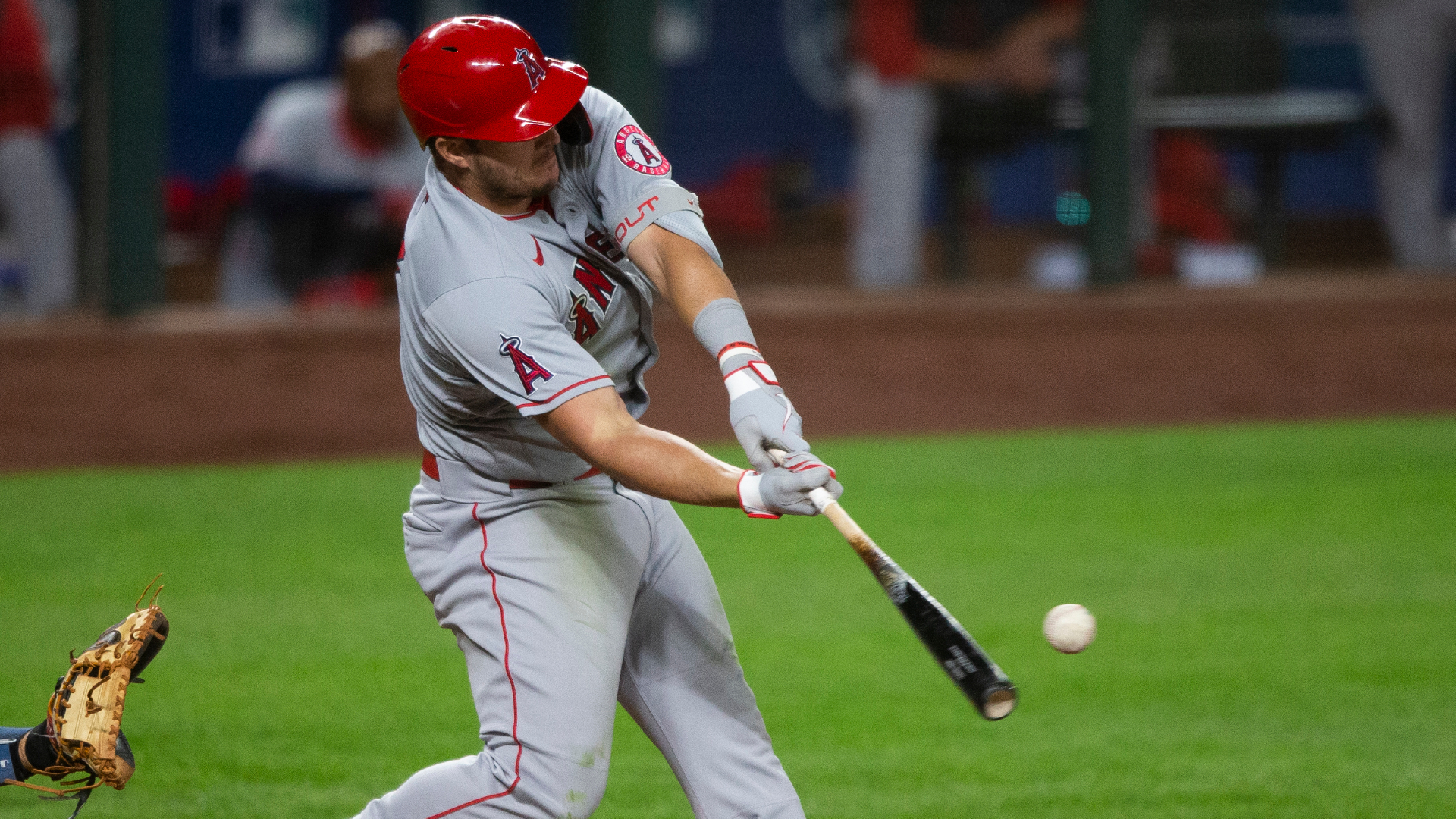 MLB-leading Trout fuels Angels, Dodgers fall to Diamondbacks