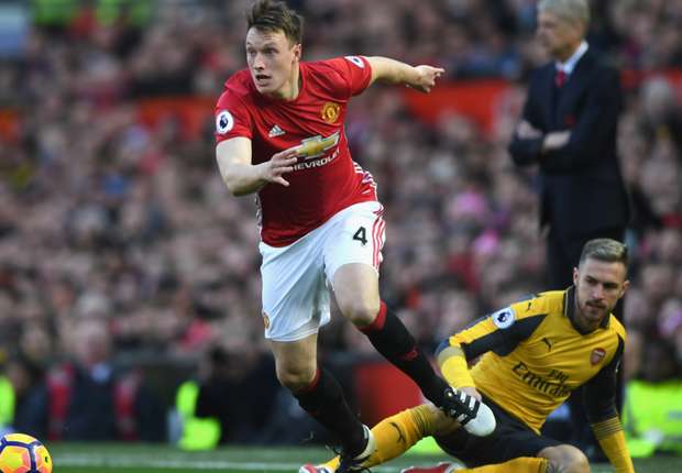 philjones-cropped_dbeis5pupz7c1wa9qtrbu5po7.jpg