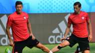 Robert Lewandowsi Grzegorz Krychowiak - cropped
