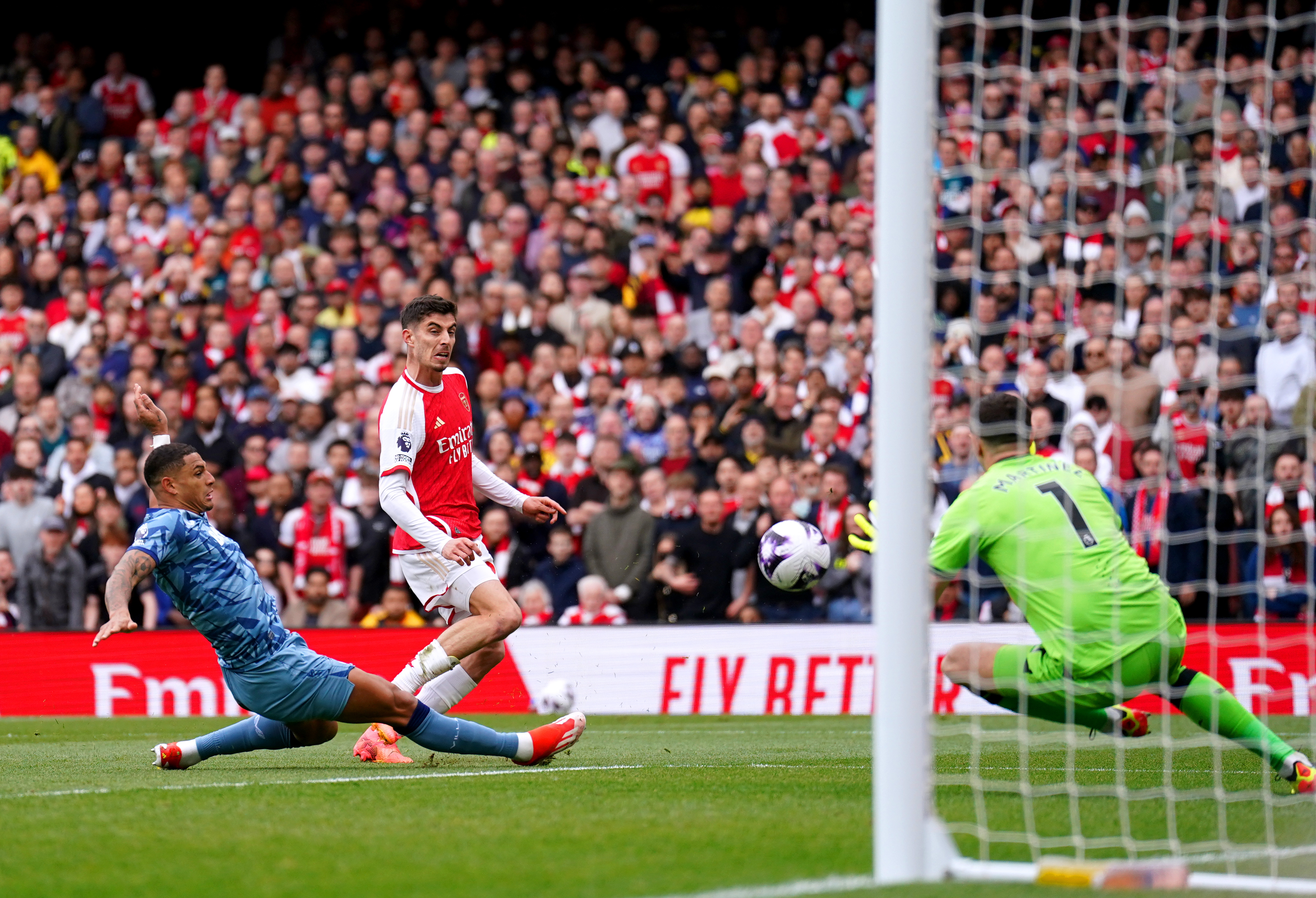 Arsenal title hopes hit as Aston Villa strike late to earn deserved Emirates win