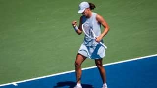 Swiatek sweeps Bejlek aside in Toronto opener