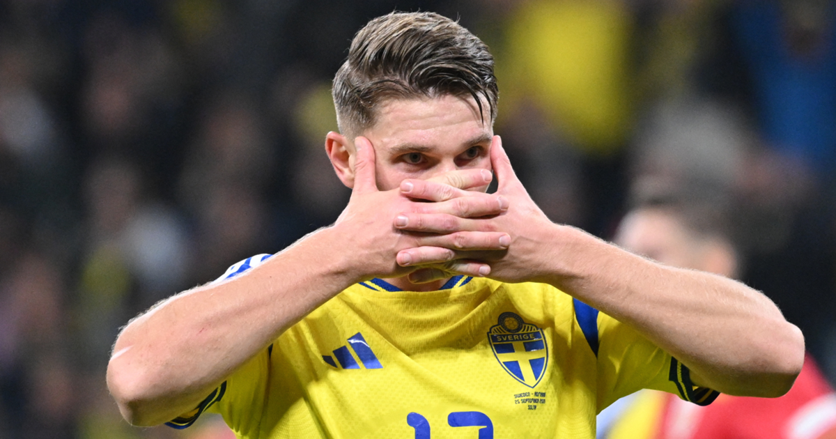 Viktor Gyokeres playing for Sweden