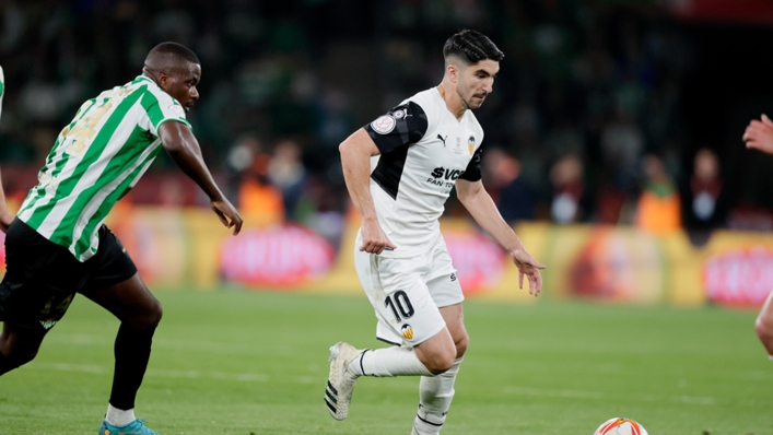 Valencia say Carlos Soler is not bound for Barcelona