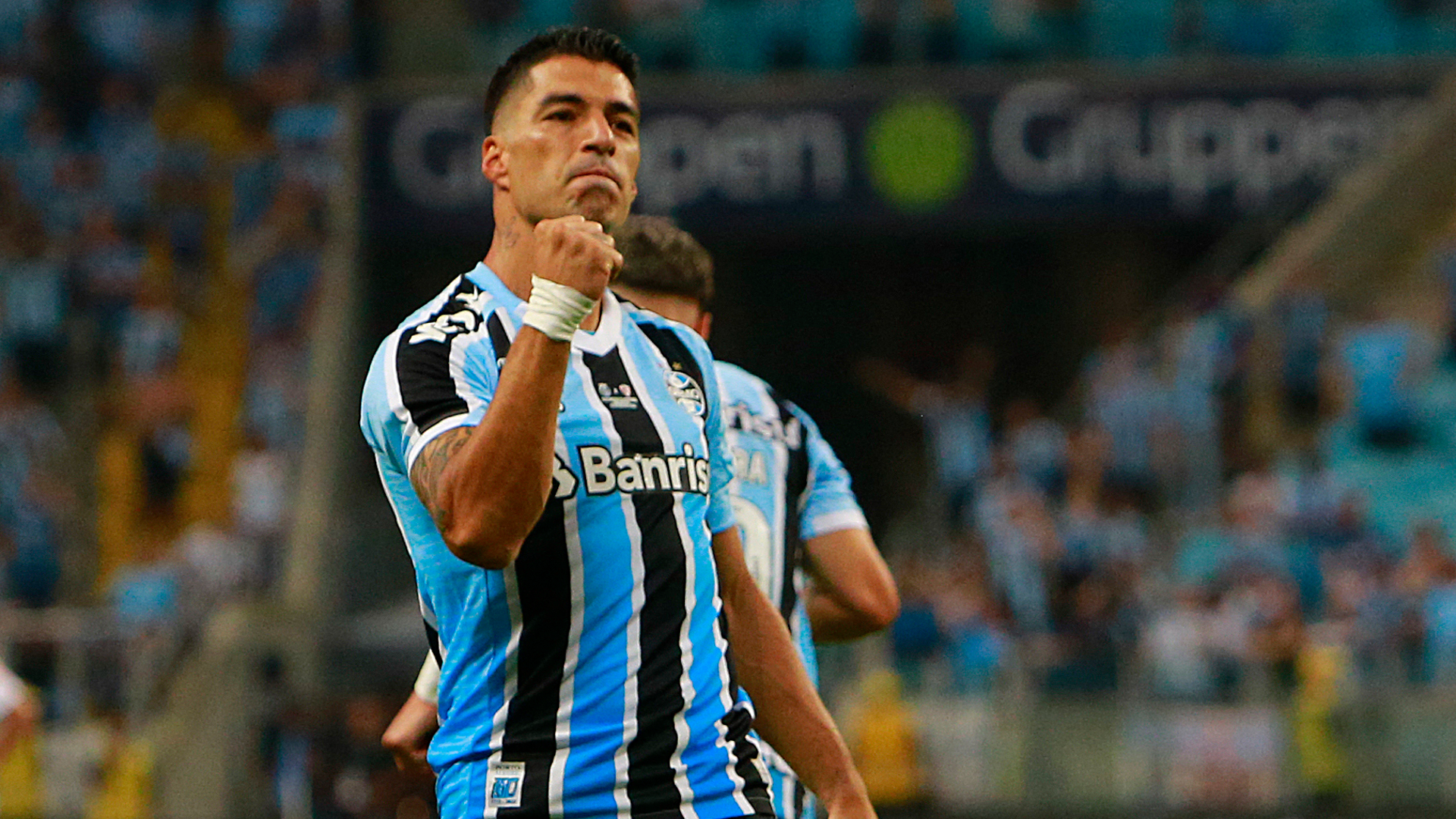 Luis Suarez paid tribute to recently-retired Lucas Leiva after scoring for Gremio