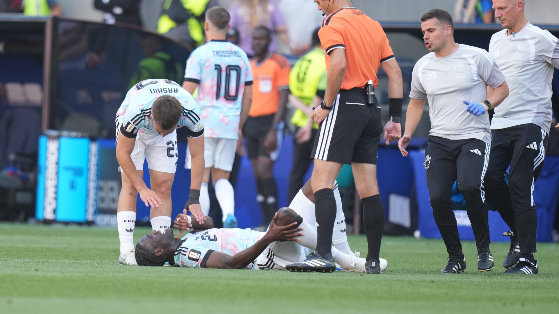 Amadou Onana, torn ACL and will not play in the World Cup