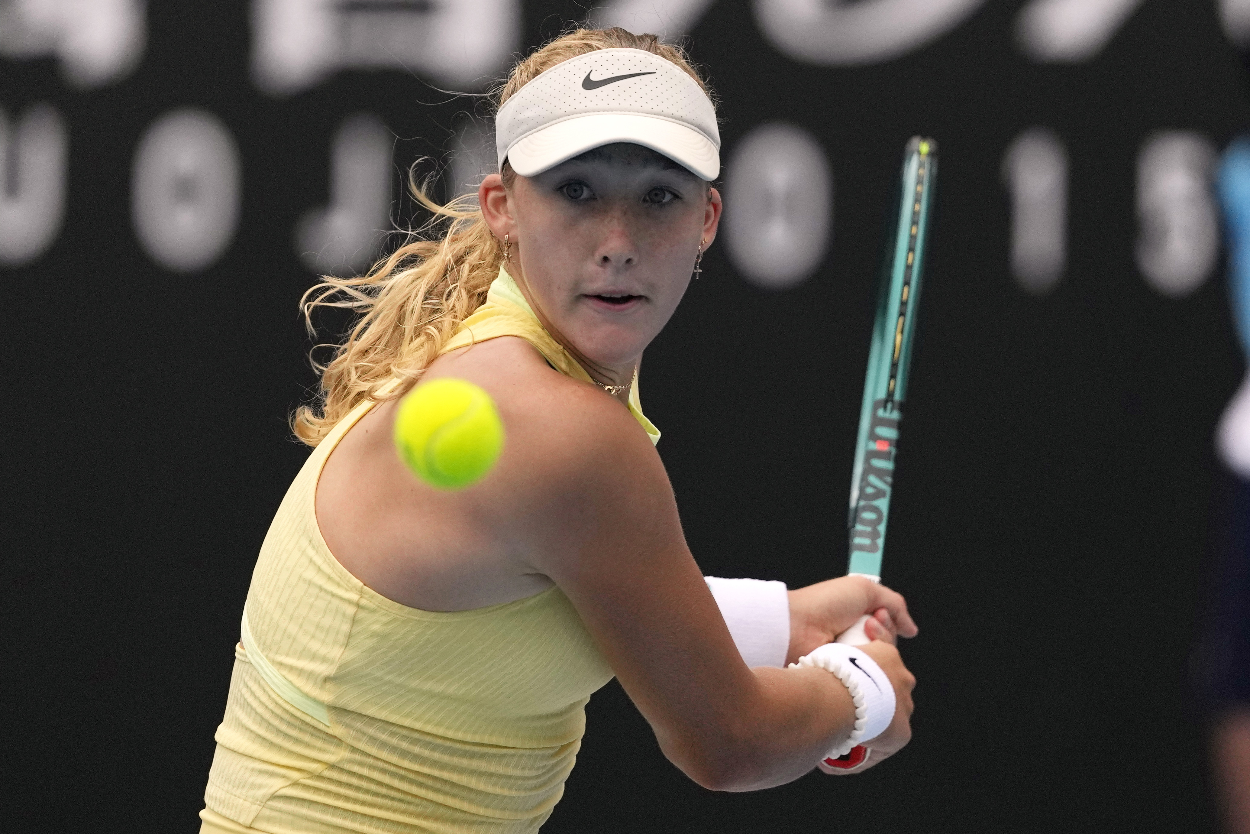 Mirra Andreeva strikes a backhand
