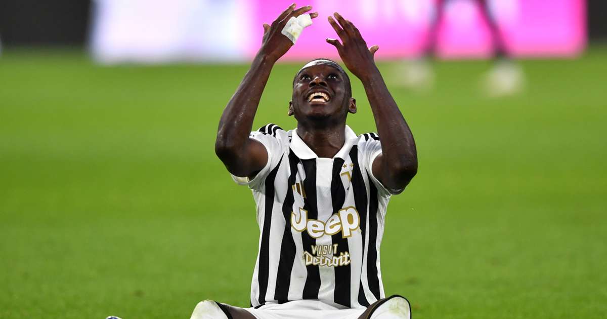 Randal Kolo Muani in action for Juventus