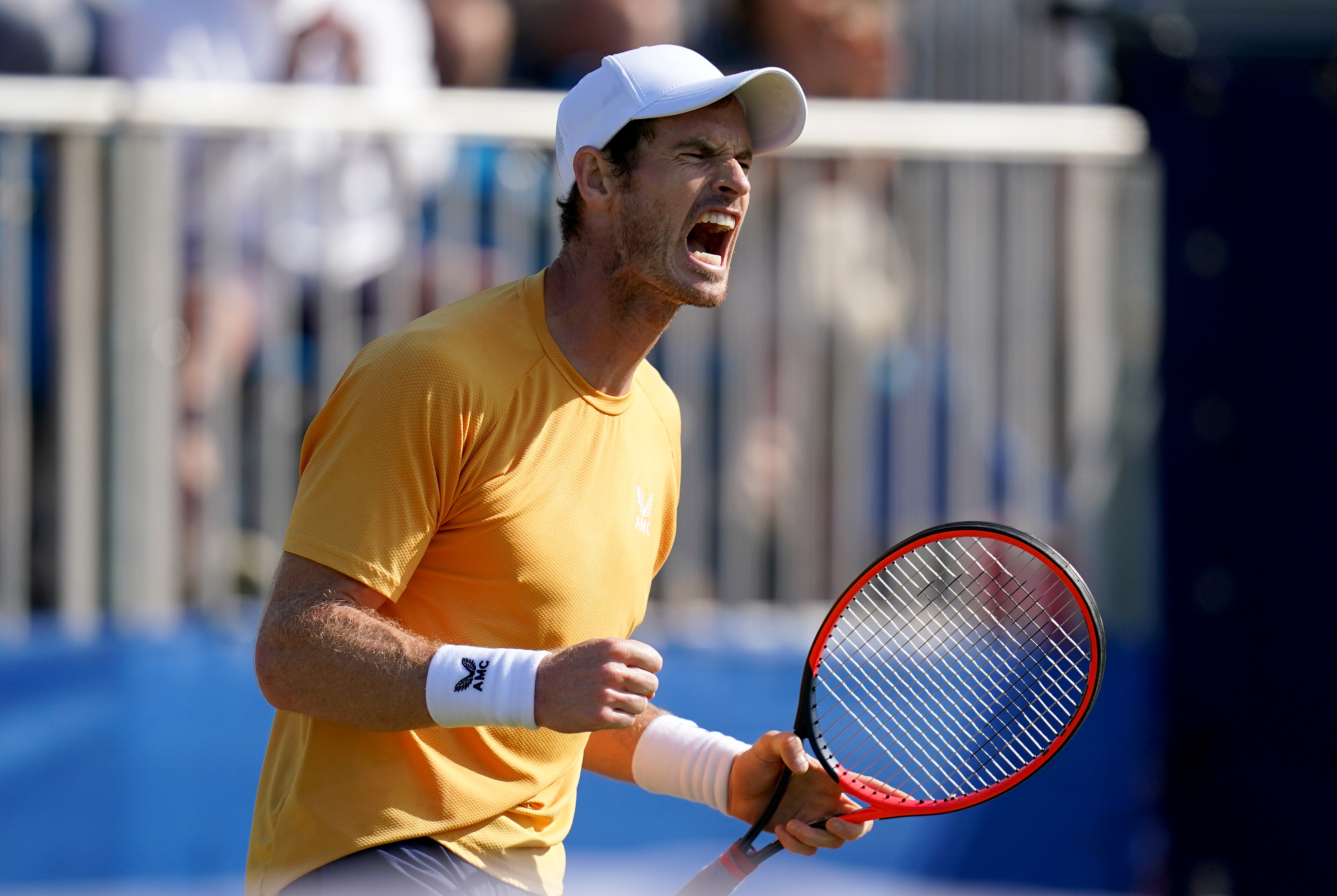 Andy Murray celebrates winning the tie break